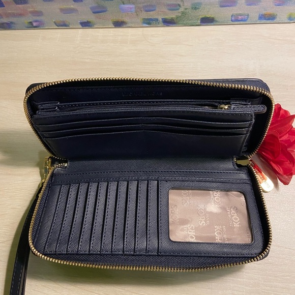 Michael Kors wallet - Picture 3 of 4